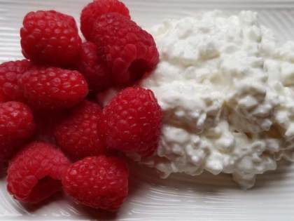 Ripe raspberries and cottage cheese