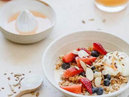 Oats with fruit, nuts and yogurt
